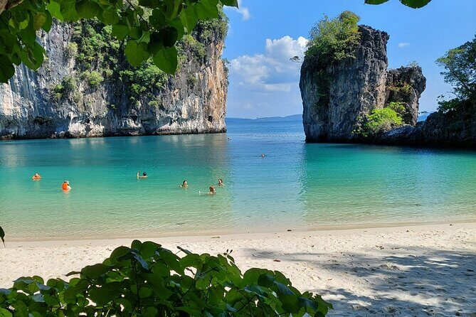 Cruising on a comfortabel boat in Phang Nga Bay - The "Must-Do" Tour Khao Lak - Khao Lak Pickup and a 10:00 Start: The Day Plan in Plain Terms