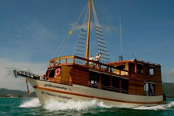 Cruising on a comfortabel boat in Phang Nga Bay - The "Must-Do" Tour Khao Lak - Koh Hong Island and the Optional Jungle Hike: Swim, Laze, Repeat