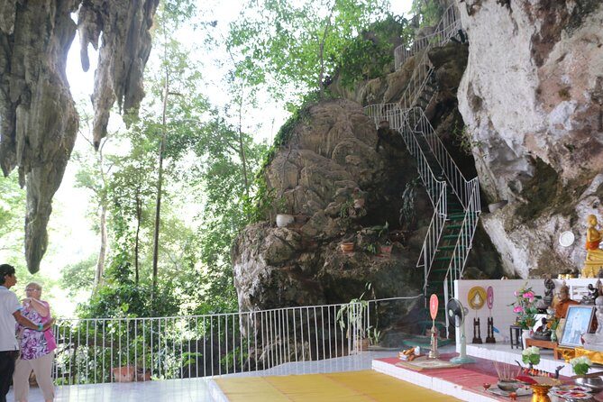 Full-Day Temple Tour Including Dragon Cave from Khao Lak - Wat Suwan Kuha Cave Temple: The 15-Metre Reclining Buddha and the Stair Test