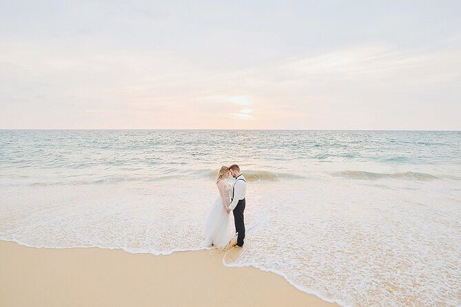 Holiday photoshoot in Khao Lak - The 5:00 pm start: why timing matters for couples’ photos