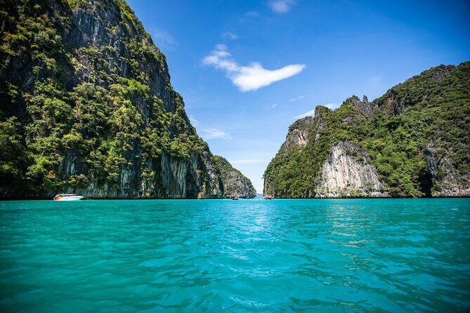 Phi Phi, Maya Bay and Khai Islands Tour By Seastar Andaman From Khao Lak - Phi Phi Don lunch on Ton Sai Bay: the break that makes the day work