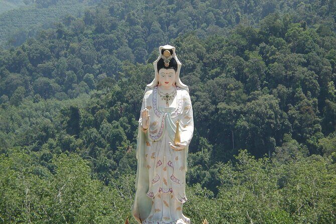 Temples Tour in Thailand from Khaolak - Temple stop 3: Wat Mahathat Wachiramongkol and a Bodh Gaya style feel